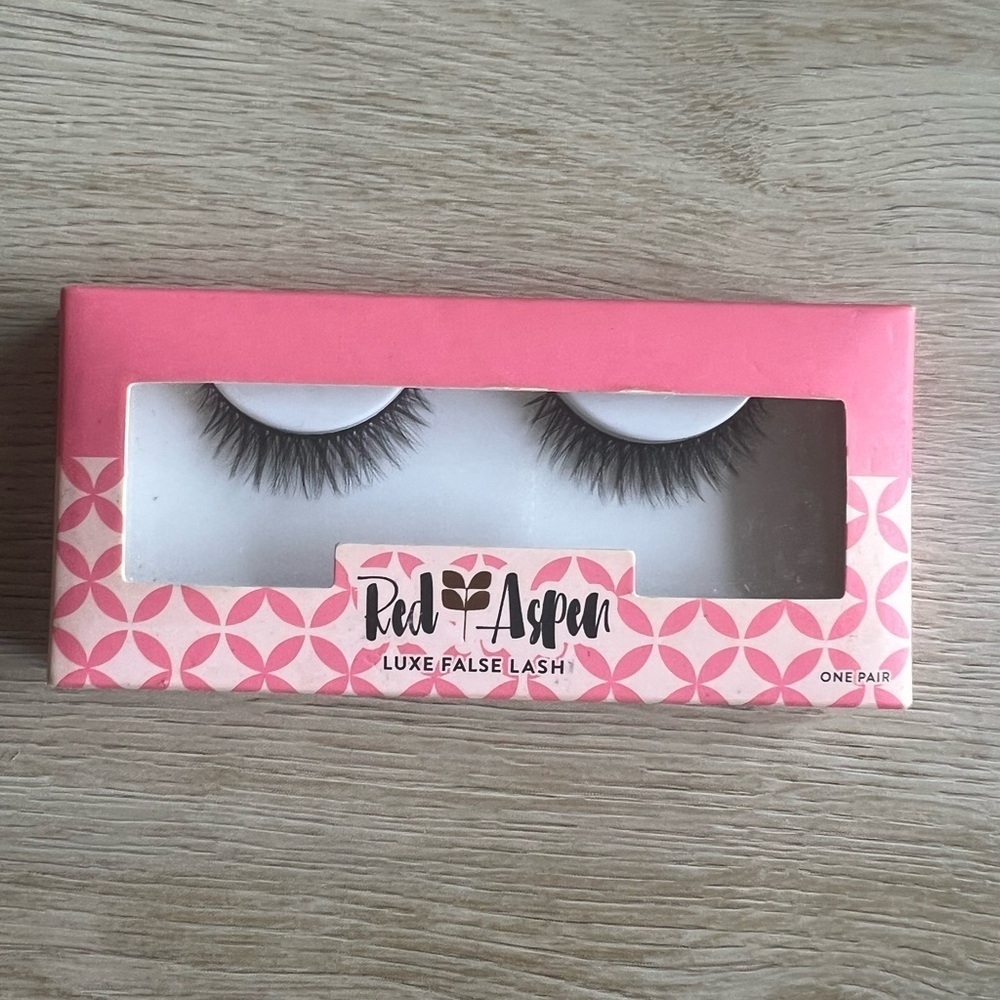 Red + Aspen Luxe False Lash Set. Bundle of six unused faux lashes! NEW! - Picture 6 of 7